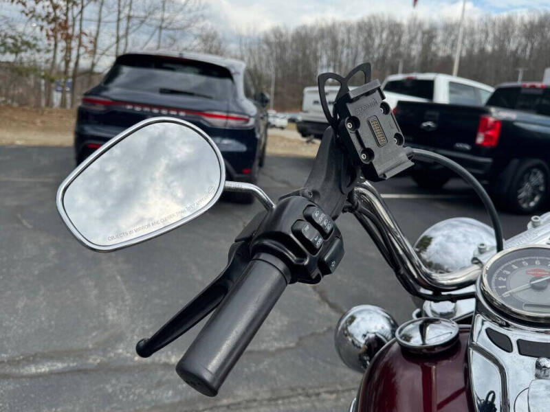 2015 Harley-Davidson FLSTS
