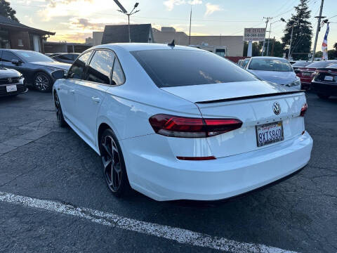 2021 Volkswagen Passat R-Line