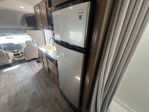 2019 Winnebago Outlook