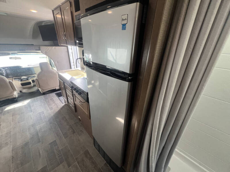 2019 Winnebago Outlook