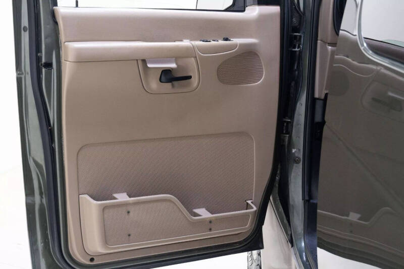 2002 Ford E-Series E-350 SD XLT