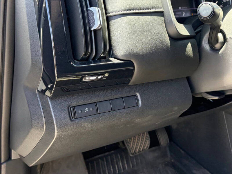 2025 Nissan Pathfinder S