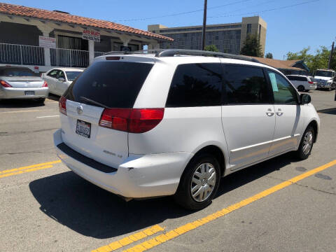 2004 Toyota Sienna LE 7 Passenger