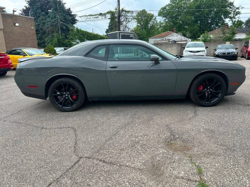 2018 Dodge Challenger SXT Plus
