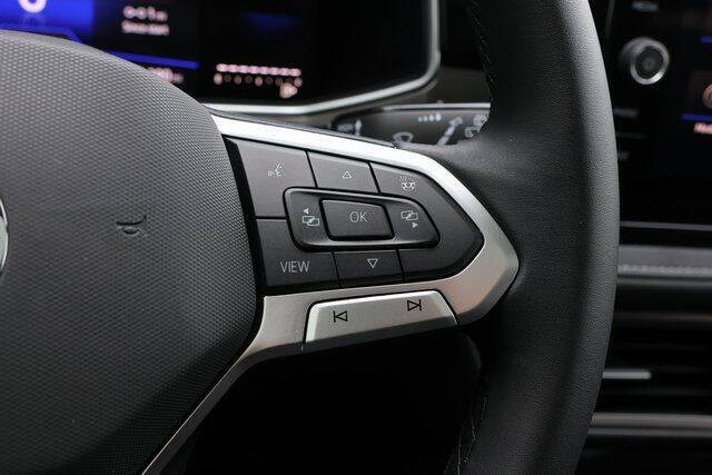 2025 Volkswagen Taos SE Black 4Motion