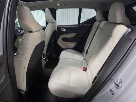 2024 Volvo XC40 B5 Plus Bright Theme