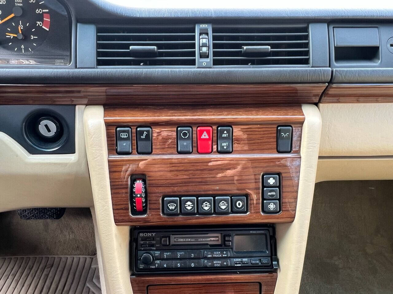 1990 Mercedes-Benz 300-Class  - $6,900