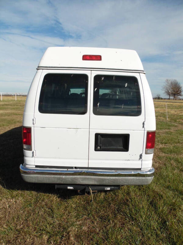 2004 Ford E-Series E-250