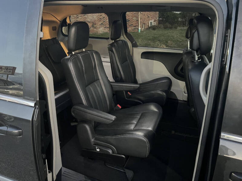 2012 Chrysler Town and Country Touring