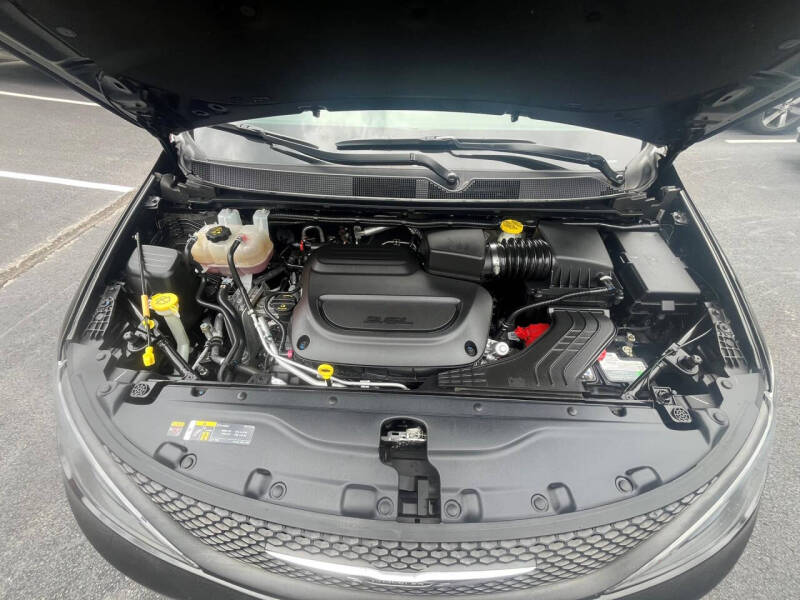 2024 Chrysler Voyager LX