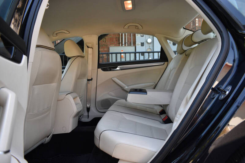 2017 Volkswagen Passat 1.8T R-Line