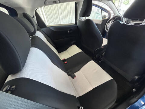 2012 Toyota Yaris 5-Door LE