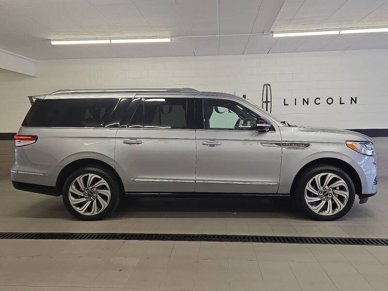 2023 Lincoln Navigator L Reserve