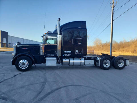 2023 Peterbilt 389
