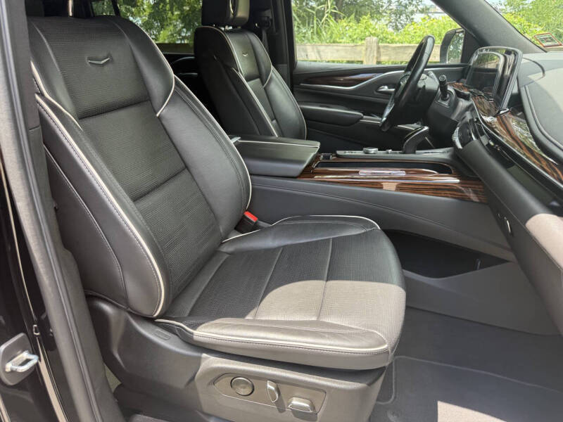 2022 Cadillac Escalade ESV Premium Luxury