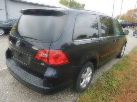 2011 Volkswagen Routan SE
