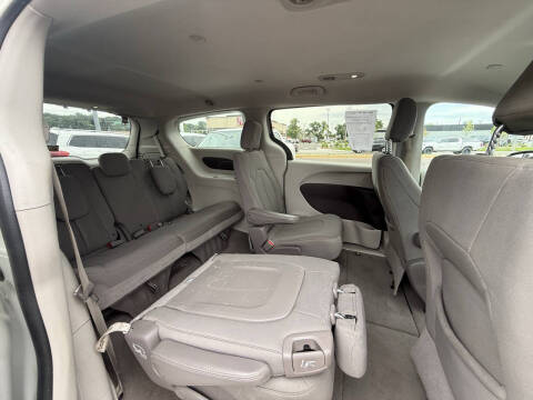 2017 Chrysler Pacifica LX