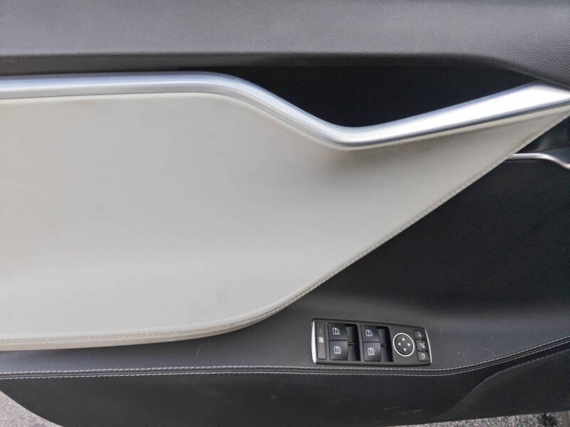 2015 Tesla Model S 70D