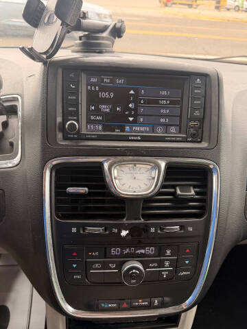 2014 Chrysler Town and Country Touring