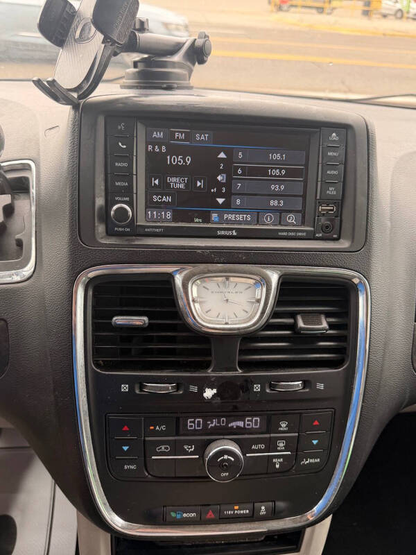 2014 Chrysler Town and Country Touring