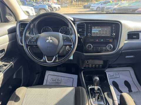 2017 Mitsubishi Outlander ES