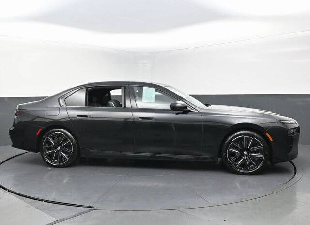 2023 BMW 7 Series 740i