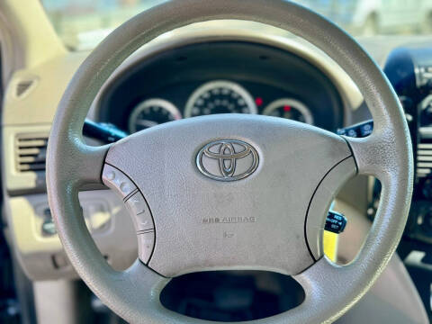 2004 Toyota Sienna CE 7 Passenger