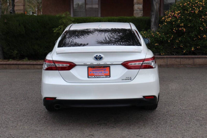 2020 Toyota Camry Hybrid XLE