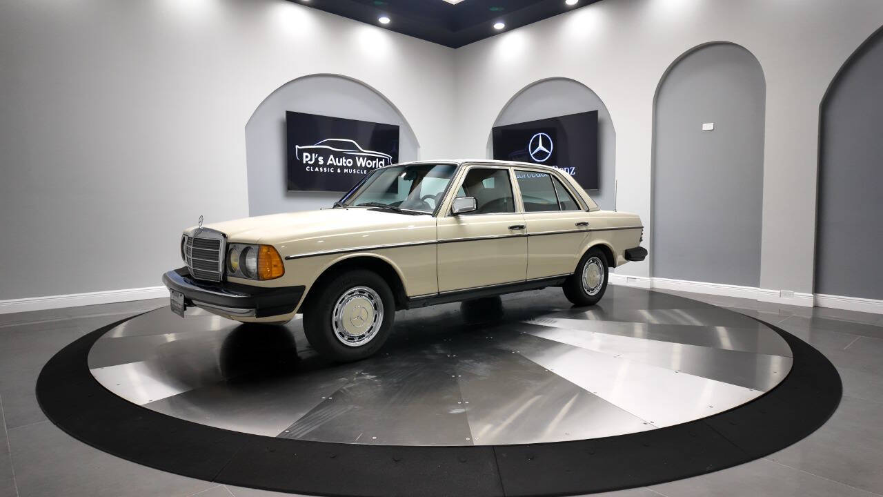 1983 Mercedes-Benz 240-Class 2