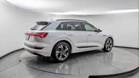 2021 Audi e-tron quattro Premium