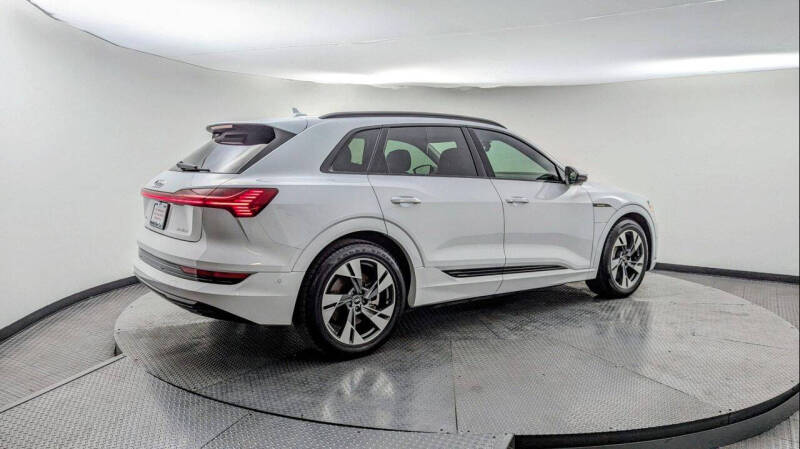 2021 Audi e-tron quattro Premium