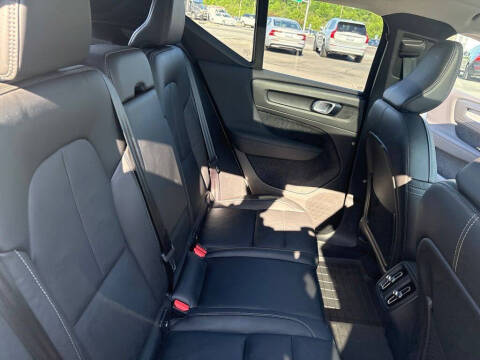 2024 Volvo XC40 B5 Plus Bright Theme