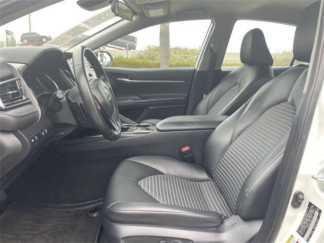 2023 Toyota Camry Hybrid SE Nightshade