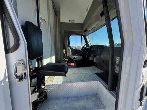 2008 Freightliner M2 106