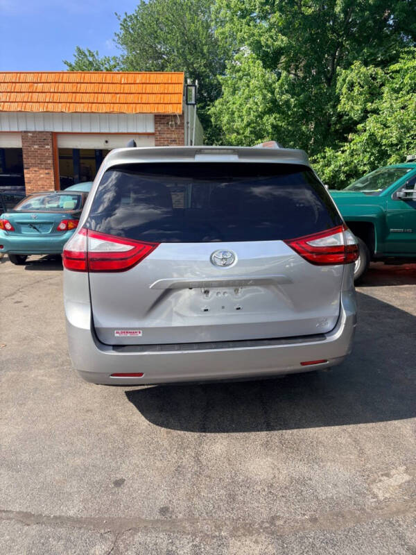 2017 Toyota Sienna LE 7-Passenger