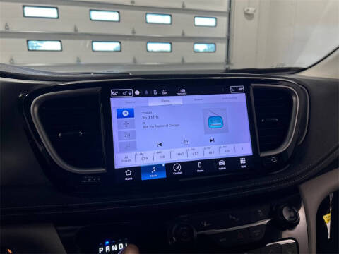 2022 Chrysler Pacifica Hybrid Touring L