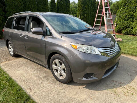 2014 Toyota Sienna LE 8-Passenger