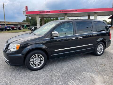 2015 Chrysler Town and Country for sale at Modern Automotive in Boiling Springs SC