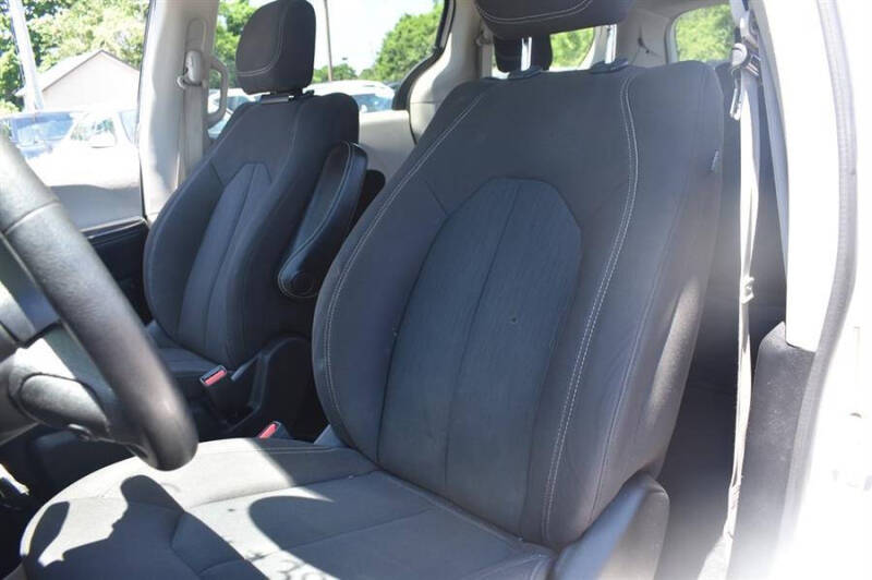 2021 Chrysler Voyager LX