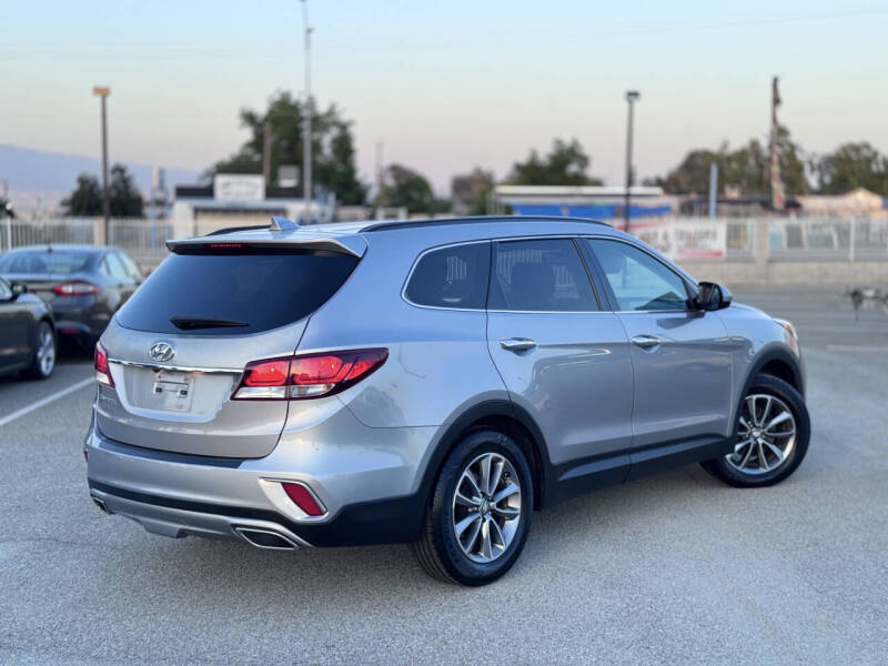 2017 Hyundai Santa Fe SE
