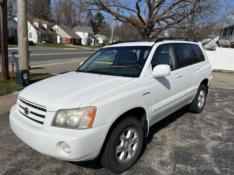 2003 Toyota Highlander for sale at Bronco Auto in Kalamazoo MI