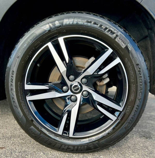 2023 Volvo XC40 B5 Core