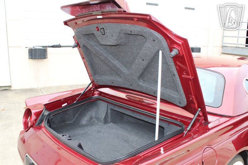 2004 Ford Thunderbird Deluxe
