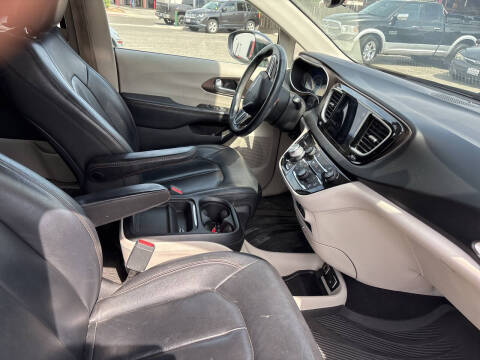 2017 Chrysler Pacifica Touring-L