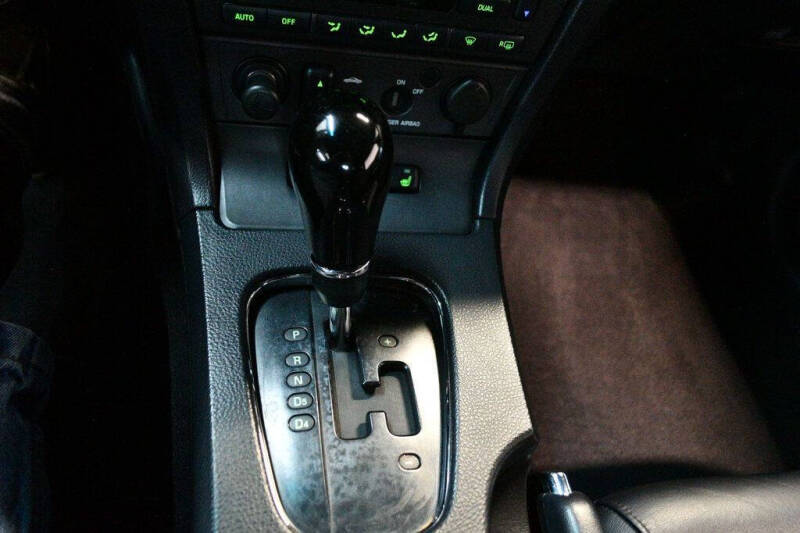 2004 Ford Thunderbird Deluxe