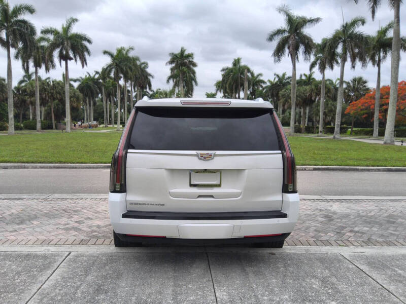 2016 Cadillac Escalade Luxury Collection