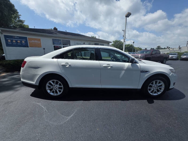 2015 Ford Taurus SE