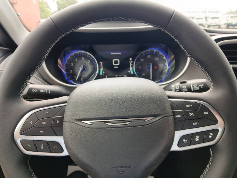 2027 Chrysler Pacifica Select