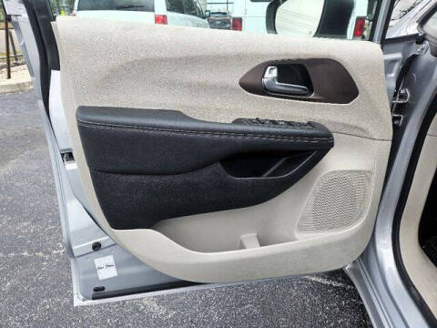 2023 Chrysler Voyager LX