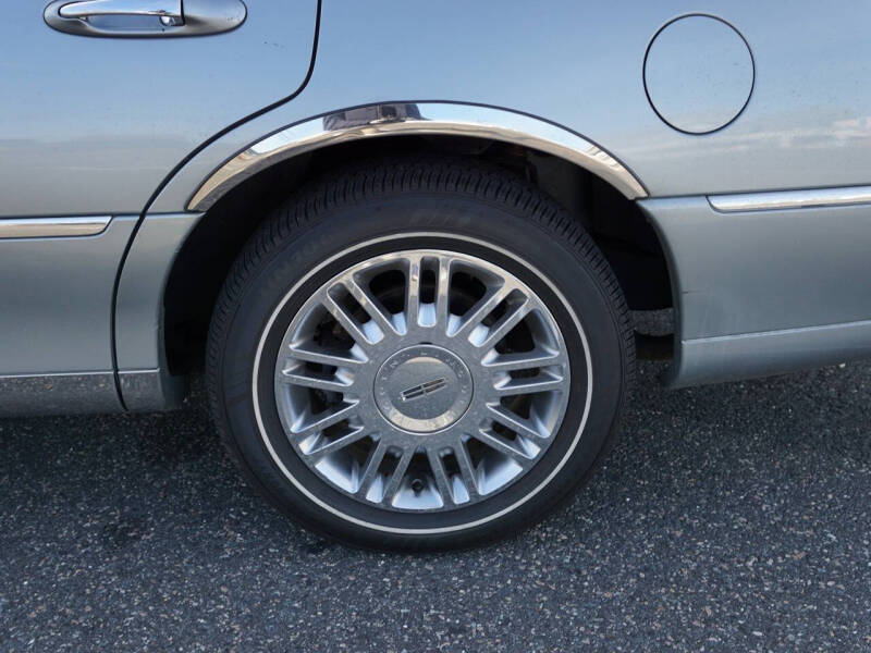 2006 Lincoln Town Car Signature